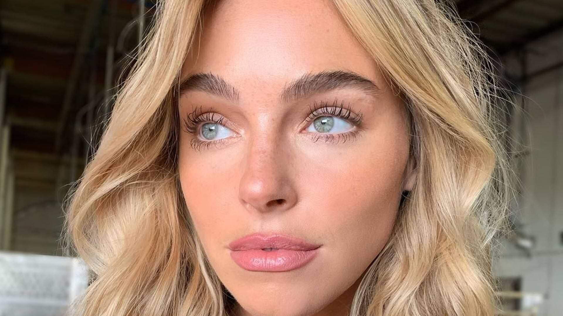 Model Elizabeth Turner 23