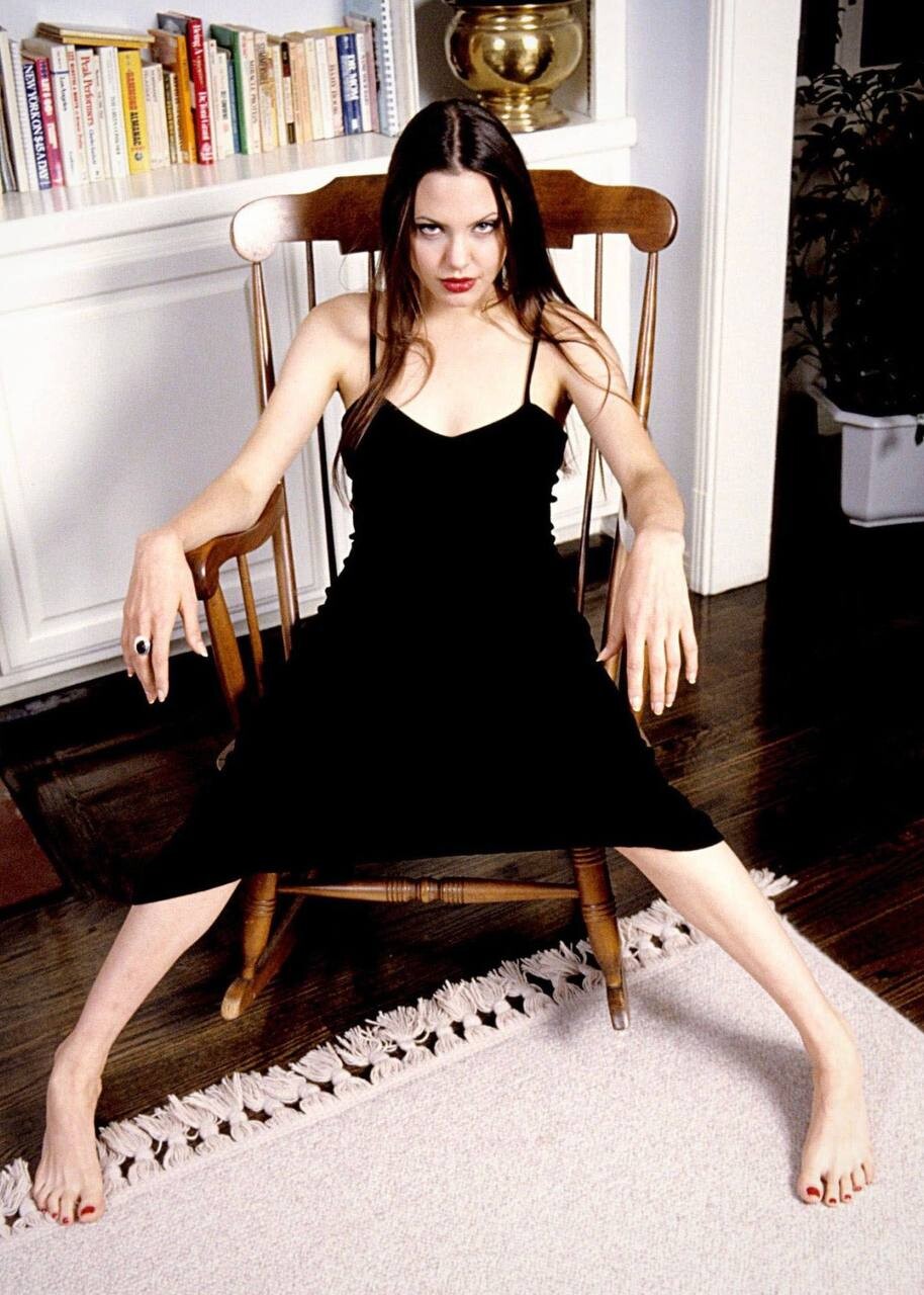 Angelina Jolie 1994 7