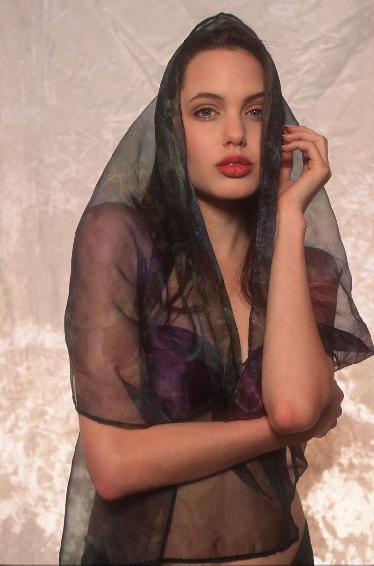 young Angelina Jolie 4
